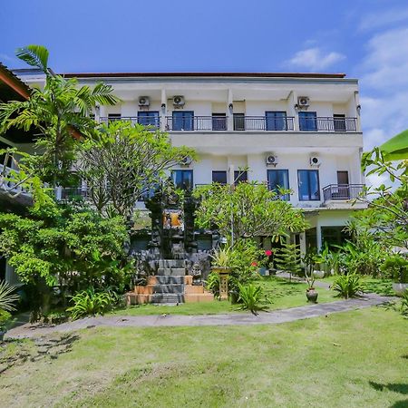 Oyo 4012 Ari Beach Inn Kuta Lombok Exterior foto