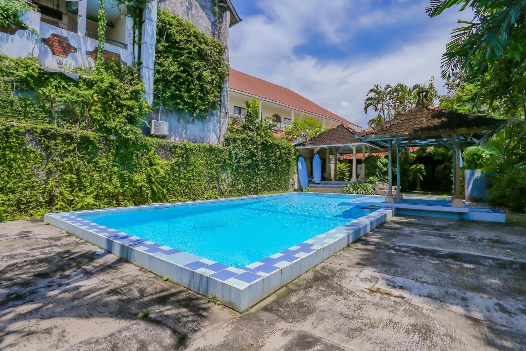 Oyo 4012 Ari Beach Inn Kuta Lombok Exterior foto