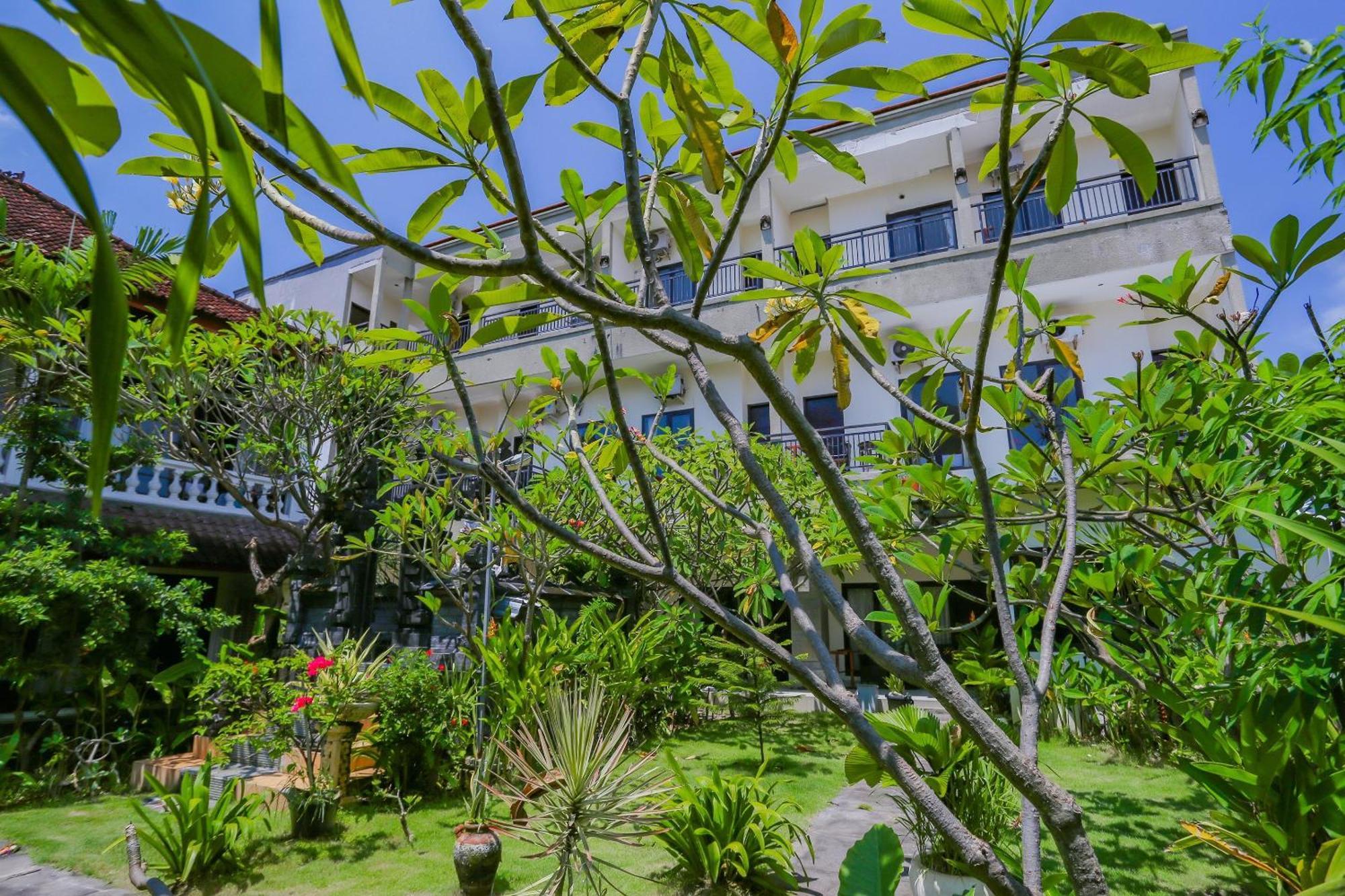 Oyo 4012 Ari Beach Inn Kuta Lombok Exterior foto