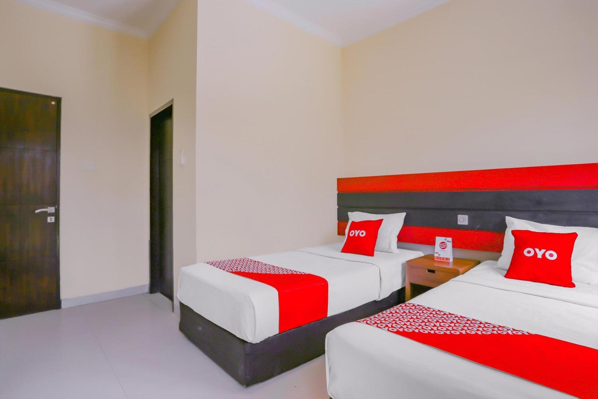 Oyo 4012 Ari Beach Inn Kuta Lombok Exterior foto