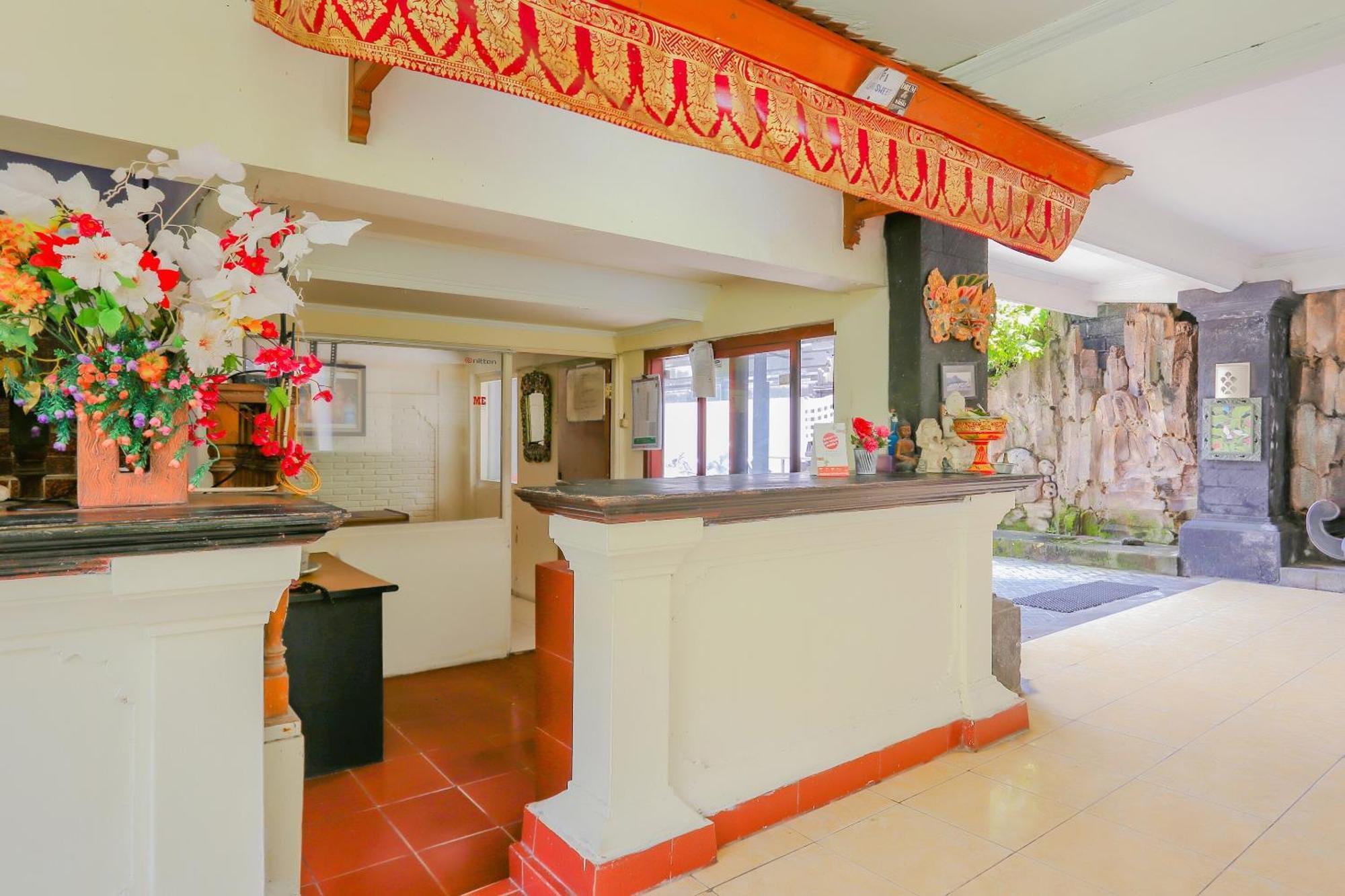 Oyo 4012 Ari Beach Inn Kuta Lombok Exterior foto